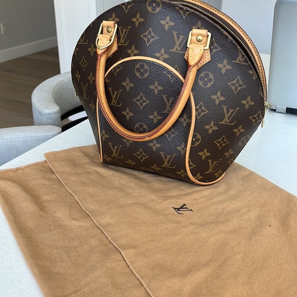 LOUIS VUITTON Monogram Ellipse MM Handbag - Picture 8 of 11